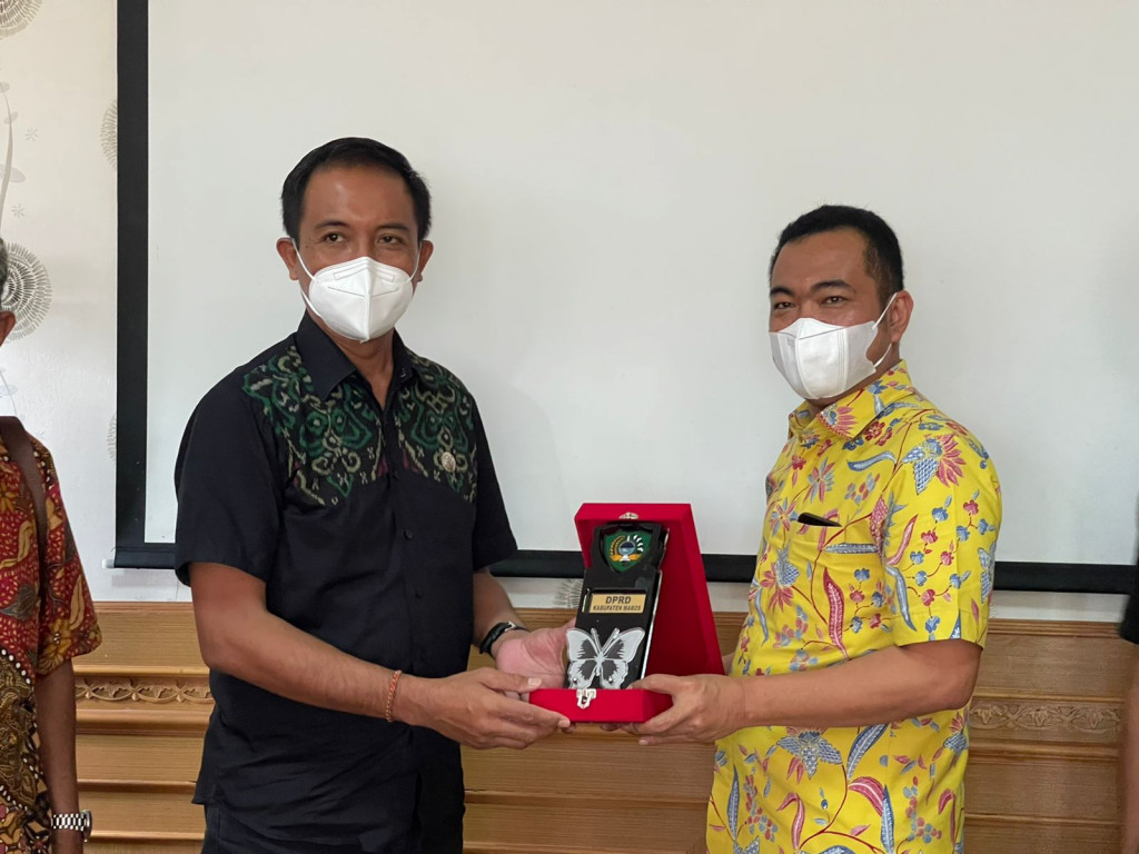 Kunjungan Kerja DPRD Kabupaten Maros Ke Kantor Camat Kuta Selatan